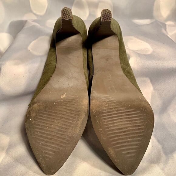 OLIVE GREEN SUEDE 4.5” HEEL SIZE 8.5 by NINE WEST - Picture 5 of 5